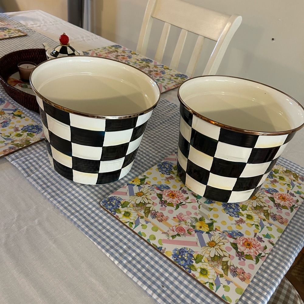 2 large mum planters